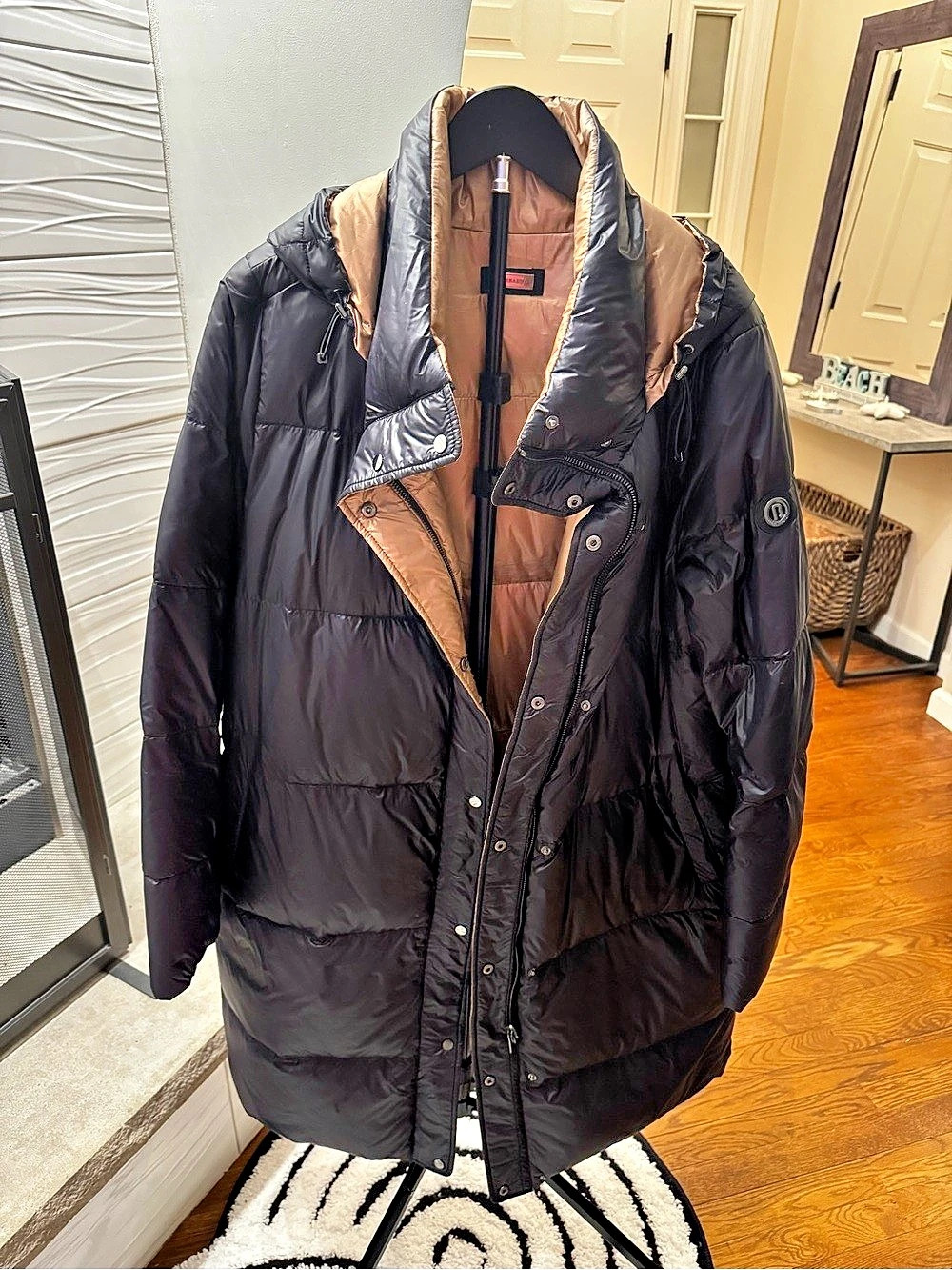 Bernardo Reversible Hooded Puffer in Black & metallic Bronze Womens Size Large L